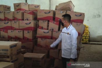 Bahan pangan kedaluwarsa ditemukan di gudang distributor di Purwokerto
