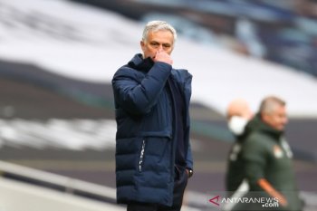 Mourinho utamakan empat besar ketimbang juarai Piala Liga Inggris