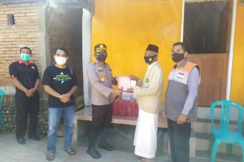 Kapolres Sumbawa bersama Rumah Zakat bagi Al Quran dan buku Iqro