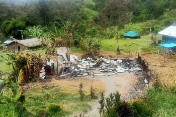 KKB bakar rumah kepala suku dan guru di Beoga Papua