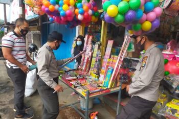 Ribuan petasan di Kota Mataram disita di antaranya berdaya ledak tinggi