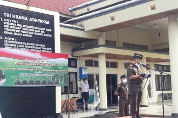 Tangani dua perkara dugaan korupsi, Kejari Pasbar percepat selesaikan berkas