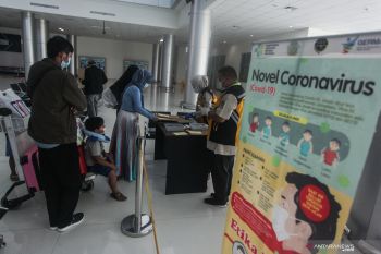 Penumpang menurun dan ditemukan tanpa membawa hasil tes PCR di Bandara Tjilik Riwut