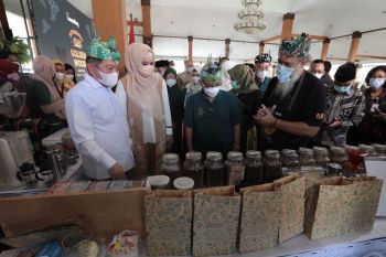 Menteri PPN tekankan peran koperasi dukung petani kopi