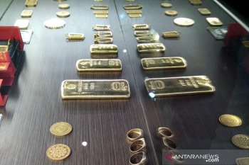 Harga emas melonjak usai imbal hasil obligasi turun