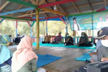 PKB berbagi di Margasari, anggota Komisi XI DPR Ela santuni anak yatim