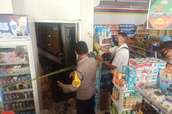 Toko serba ada di Kopang nyaris terbakar