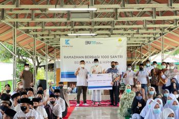 KBS-HIPMI berbagi sembako dan alat prokes ke 1.000 santri