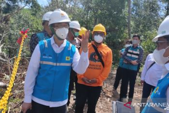 Dirut PLN perintahkan segera bangun menara listrik permanen di Kupang