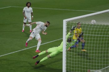 Dua gol Karim Benzema antarkan Real Madrid puncaki klasemen Liga Spanyol