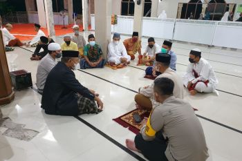 Kapolres Enrekang tegur pengurus masjid karena langgar protokol kesehatan COVID-19