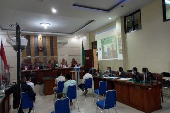 Saksi diperintah Midi Iswanto antar uang Rp1 miliar untuk "Kanjeng Ratu"