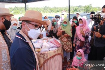Sandiaga Uno motivasi pengrajin di Pariaman hadapi masalah ekonomi di pandemi COVID-19