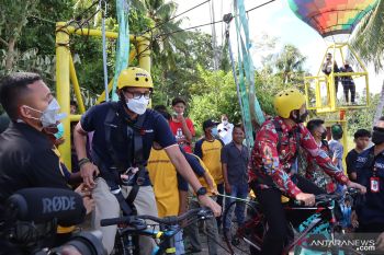 Sandiaga Uno : Desa Tungkal Selatan Pariaman agrowisatanya keren panoramanya mengagumkan