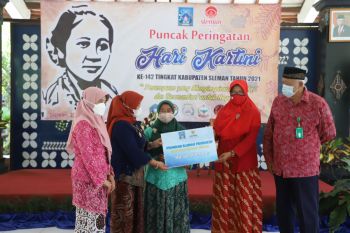 Bupati Sleman berharap perempuan konsisten menginspirasi untuk negeri