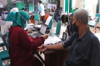 Bolehkah disuntik vaksin lain bersamaan dengan vaksin COVID-19?
