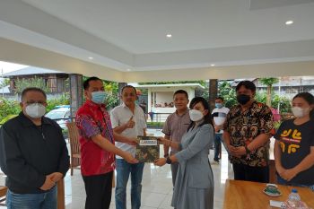 Bawaslu Tomohon kembalikan dana sisa pilkada Rp450 juta