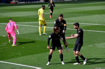 Barcelona tundukkan Villarreal 2-1