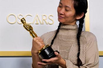 "Nomadland", film terbaik Oscar 2021, kisah era resesi di Amerika Barat