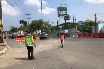 Pelaksanaan uji coba lalu lintas jembatan GL Zoo Yogyakarta ditunda