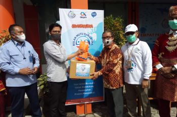 Anggota DPR RI bagikan seribu paket ikan tuna ke masyarakat Sumbar