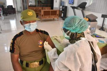 225 anggota Linmas Bantul menjalani vaksinasi COVID-19
