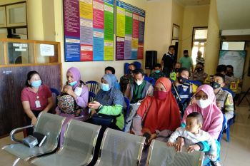 Babinsa dan Bhabinkamtibmas Kecamatan Poto Tano rakor vaksinasi lansia