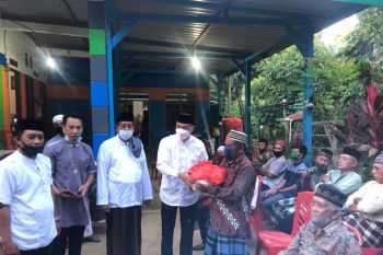 Ramadan berbagi DPRD Kolaka bagikan sembako