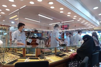Ini posisi harga emas pada pertengahan Ramadhan di Pasar Raya Padang, daya beli konsumen rendah