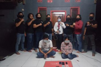Sembunyikan narkoba di kaos kaki anaknya, dua bandar sabu diamankan