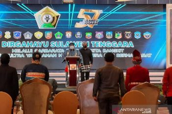 Seluruh OPD berpakaian adat saat HUT ke-57 Sultra