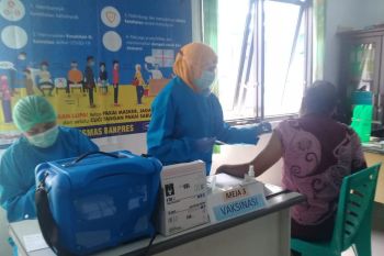 Bupati Sigi minta semua masyarakat sukseskan vaksinasi COVID-19