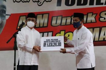 Pemprov Sulbar serahkan bantuan dana hibah kepada lembaga keagamaan