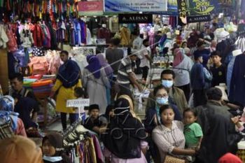 Omzet Penjual Pakaian Mulai Naik