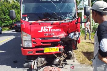 Pasutri di daerah ini tewas mengenaskan usai ditabrak truk J&amp;T