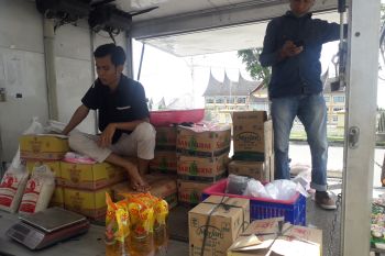 Komoditi-komoditi ini dijual dibawah harga pasar di "Gerakan Pangan Murah" di depan kantor Bupati Pasaman Barat