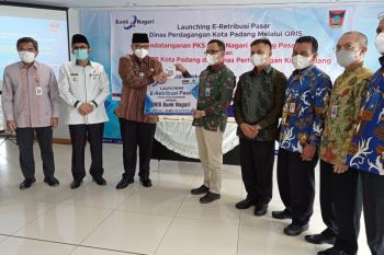 Dengan QRIS Bank Nagari 3.000 orang pedagang ditargetkan bayar retribusi pasar