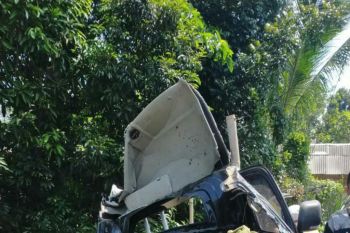 Pick up vs truk fuso tabrakan di Jalan Jonggat Lombok Tengah
