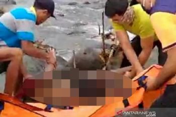 Warga hanyut di Pasaman Barat ditemukan tersangkut batu dalam keadaan tak bernyawa