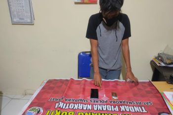 Jelang waktu sahur, Polres KSB ungkap transaksi narkoba di Seteluk