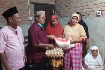 Pengurus PWI Agam berbuka bersama di rumah warga kurang mampu
