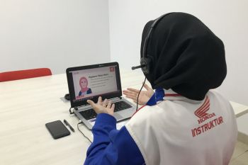 Honda berbagi tips berkendara aman dan tetap stylish untuk perempuan