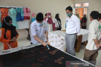 Dinas Pendidikan OKU promosikan batik khas daerah