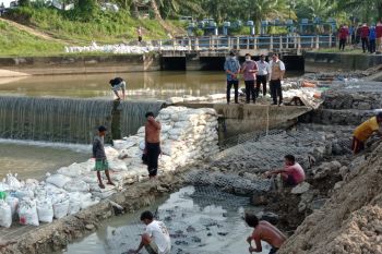 OKU Timur optimalkan pasokan air ke sawah petani