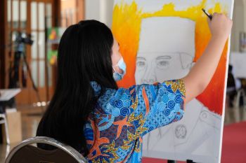 Peringati Hardiknas, 26 pelajar di Surabaya ikuti melukis "on the spot"