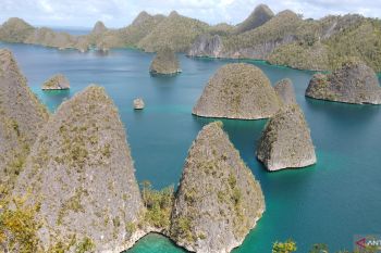 Destinasi wisata Raja Ampat tetap buka bagi wisatawan domestik maupun maupun mancanegara selama masa liburan lebaran