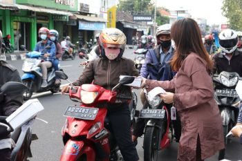 Bank Jateng-sub-BMPD Surakarta bagikan takjil
