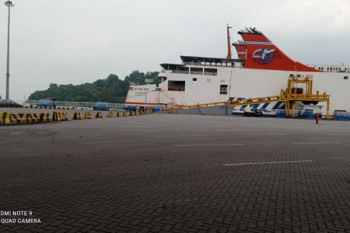 Pelabuhan Merak lengang