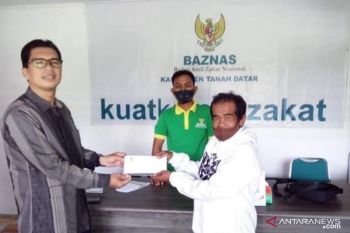 Baznas Tanah Datar bantu warga pengidap kanker tulang yang terkendala biaya pengobatan