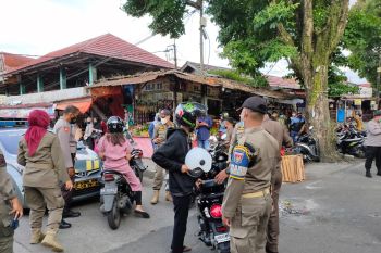 Meski keberatan dengan sanksi denda Rp100 ribu, warga Buktinggi tetap dukung protokol kesehatan